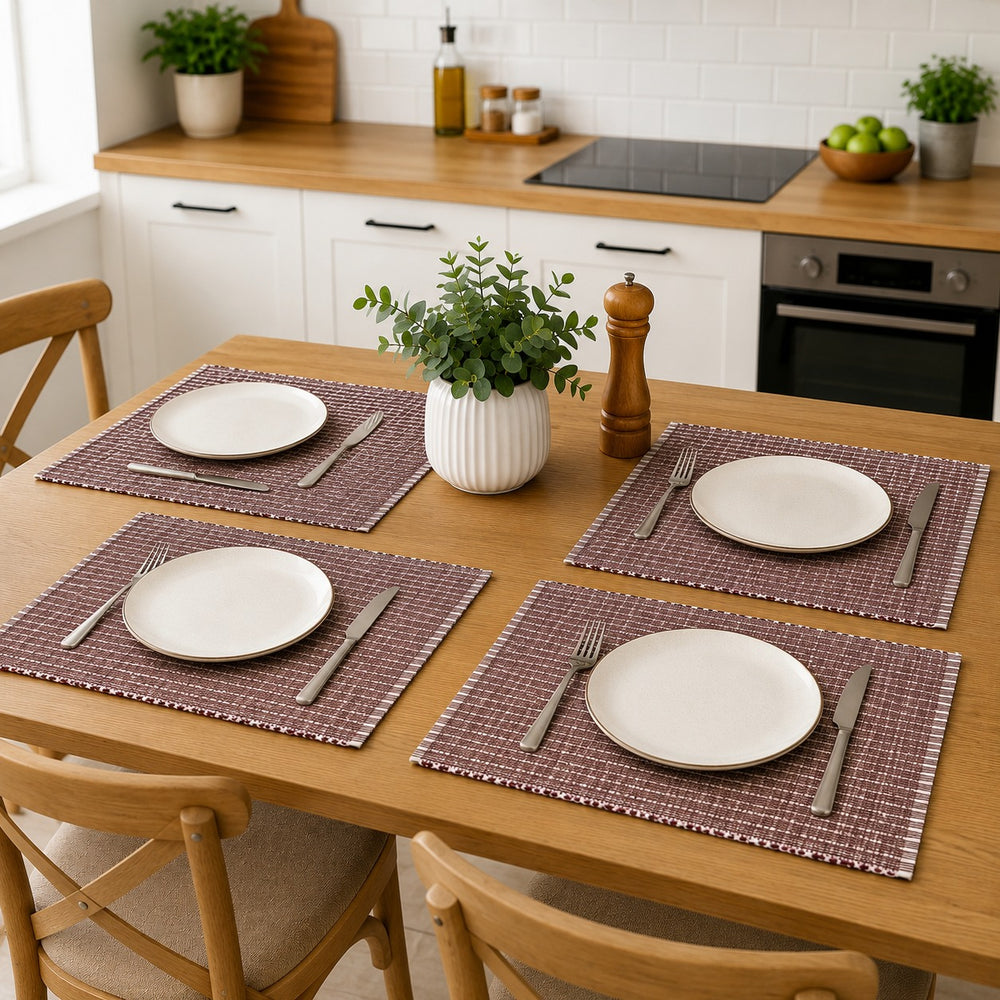 Enhance your dining table with the Globus Soupla Bordeaux placemat set. Includes 4 woven polypropylene placemats measuring 33 × 48 cm, perfect for protecting surfaces while adding a stylish touch to everyday and formal dining.