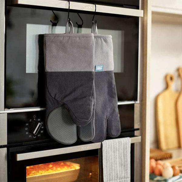 Pinch Oven mitts, gray (set of 2) By Joseph Joseph