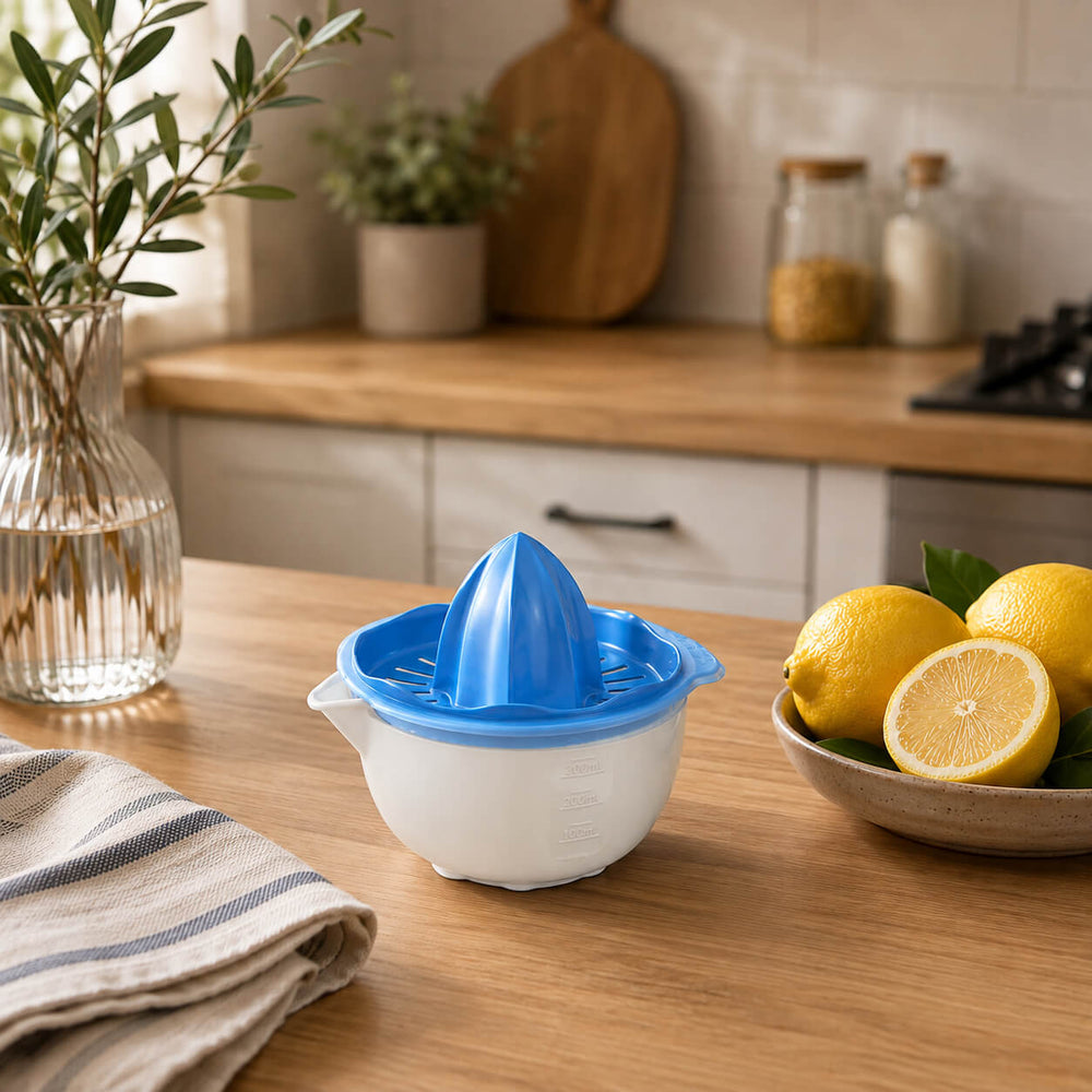 Rotho Onda Citrus Juicer with Measuring Scale – 300 ml