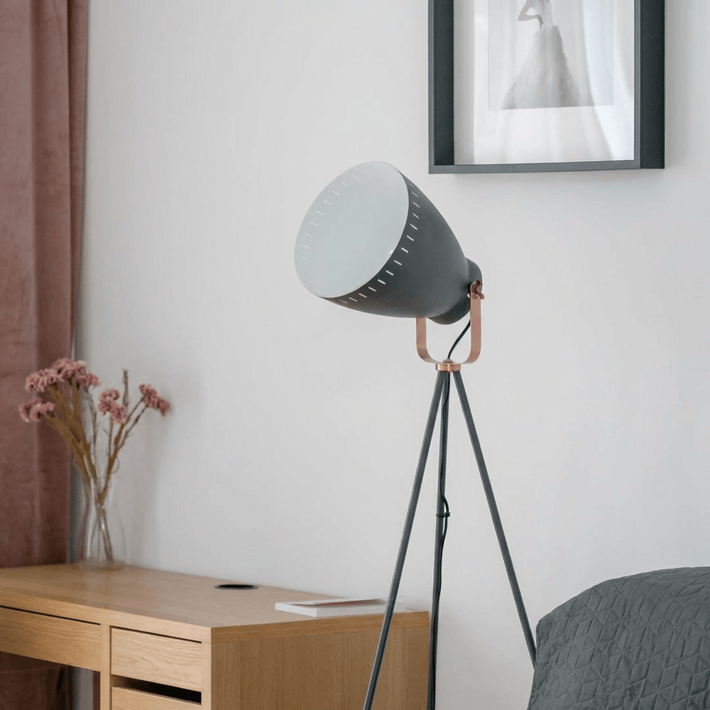 Nino Germany Makky Floor Lamp – Industrial Black & Copper Swivel Spotlight
